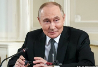 Svi gledaju u njegov tanjir: Neočekivani detalj na rođendanu Vladimira Putina (VIDEO)