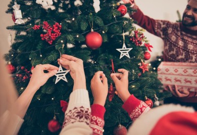 ISTRAŽILI SMO: Gdje kupiti najjeftiniju novogodišnju jelku i nakit u Banjaluci?