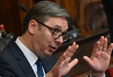 Vučić “očekuje oštre pritiske” oko Kosova i Srpske