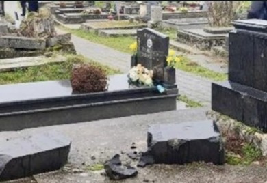 Uhapšen muškarac zbog oštećenja spomenika na starom pravoslavnom groblju u Vukovaru