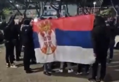 Provocirali rivale zbog Zvezde: Navijači Napolija slavili sa zastavom Srbije (VIDEO)