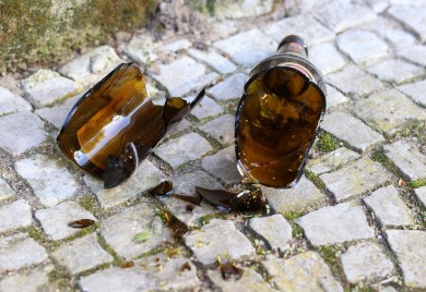 Haos u banjalučkom kafiću: Razbio mu flašu od glavu, još jedna osoba povrijeđena