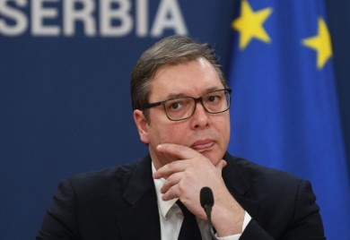 "Montirali me kako se grlim sa Kurtijem i kako nosim pivo": Vučić o lajkovima na društvenim mrežama
