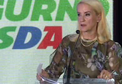 Umjesto magistarskog Sebija Izetbegović medijima pokazala diplome s kursa