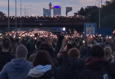Srbija se digla protiv nasilja! Hiljade ljudi sa protesta pozvalo na ostavke zvaničnika VIDEO