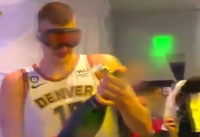 Jokara u elementu: Ludo slavlje u svlačionici Denveru VIDEO