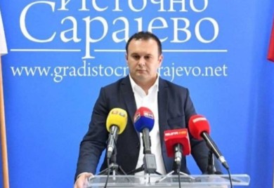 Ćosić: Table bile na istim lokacijama 20 godina, Sarajevu je sporan natpis