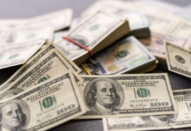 Oscilacije na berzama: Vrijednost dolara pala na najniži nivo u 15 mjeseci
