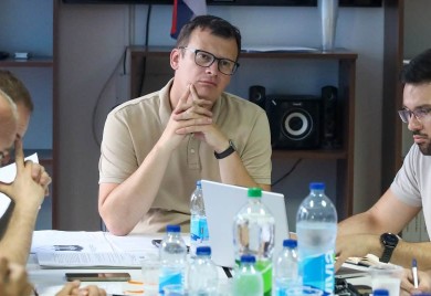 Božović kao ekonomista u pokušaju: Mnogo brojki, malo konkretnih rješenja (VIDEO)