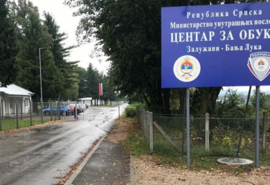 Policajac se ranio čisteći oružje u Zalužanima