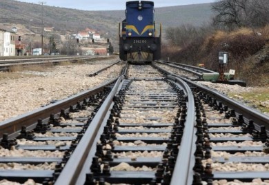 Žena poginula pokušavajući da pređe prugu sa spuštenom rampom