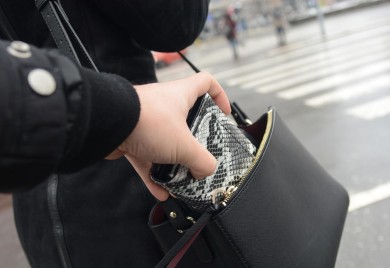 Krao novčanike po autobuskim stanicama