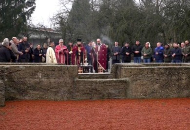 Služen parastos za Srbe ubijene na “krvavoj liturgiji” kod Kozarske Dubice