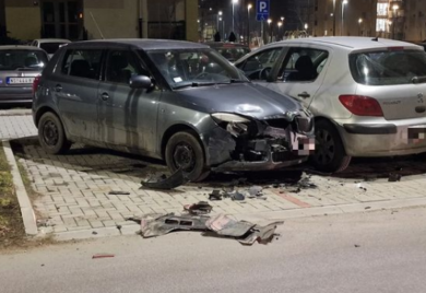 Žena divljala u Novom Sadu, polupala automobile na parkingu, pa pobjegla