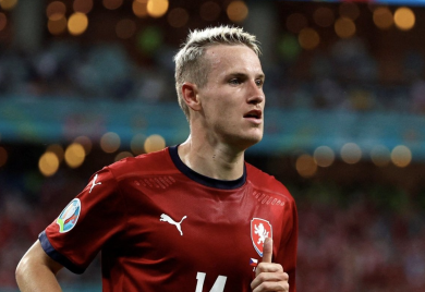 Fudbaler koji je priznao da je gej, ima sina kojem ne plaća alimentaciju