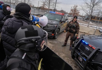 ICE agenti navodno lagali o napadu, pa upucali Venezuelanca – pokrenuta federalna istraga
