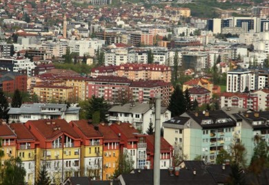 U BiH svaka druga mlada osoba živi s roditeljima: Ili nemaju posao ili zbog malih plata ne mogu priuštiti kupovinu stana