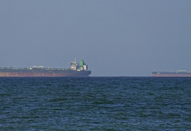 WSJ: Više od 20 brodova prošlo kroz Ormuski moreuz uprkos blokadi