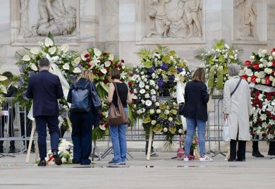 Očekuje se 20.000 ljudi na sahrani Berluskonija u Milanu