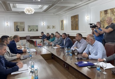 Stanivuković sa skupštinskim rukovodstvom: Odbornici će u klupe 29. juna