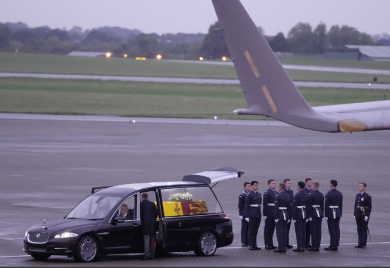 Preko pet miliona ljudi pratilo posljednji let kraljice Elizabete