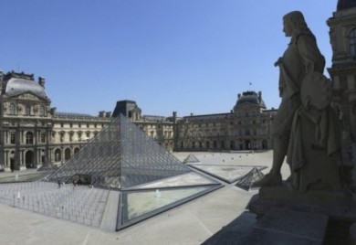 Evakuisan muzej Luvr: Stigla dojava o bombi