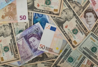 Dolar se oporavio, evro pao