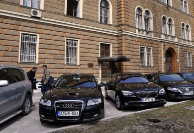 Prve investicije Predsjedništva BiH – nove limuzine i namještaj