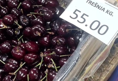 Banjalučani “iznevjerovali”: Trešnje u decembru, cijena sitnica – kilogram 55 KM