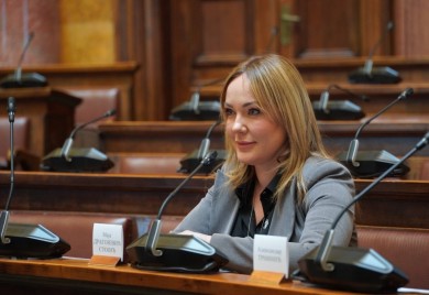 MAJA DRAGOJEVIĆ STOJIĆ o poskupljenju struje “Hoće li naši građani plaćati ove račune PRAZNIM FRIŽIDERIMA ILI PRAZNIM NOVČANICIMA”