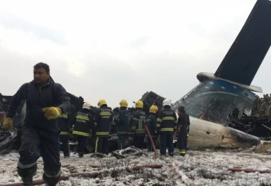 Srušio se avion sa 72 putnika: Najmanje 16 poginulih VIDEO