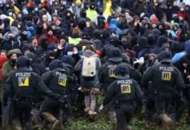 Ekološki protest u Njemačkoj: Povrijeđeno više od 70 policajaca