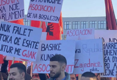 Protest albanskih studenata u Prištini protiv ZSO