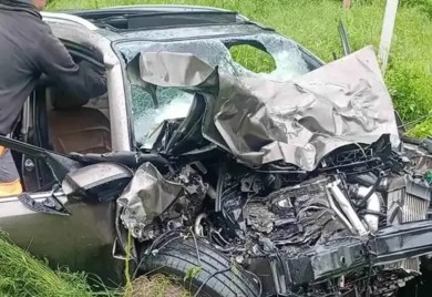 Detalji tragedije: Poginuli direktor škole i mladić, pomoćniku direktora se bore za život?
