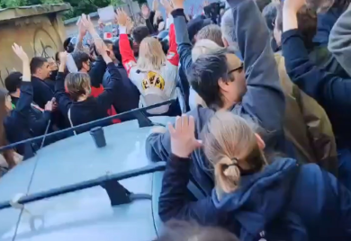Blokiran sud u Novom Sadu: Guranje građana i policije, bačen i suzavac (VIDEO)