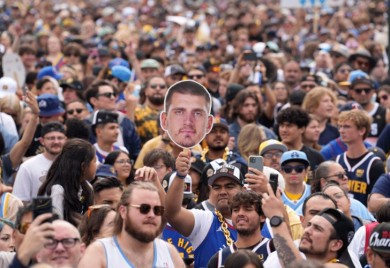 Navijač pogodio limenkom u glavu Jokićevu suprugu VIDEO