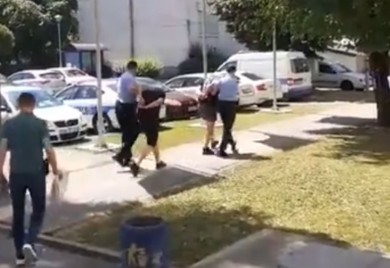 Dvojac iz Srbije na banjalučkoj pumpi zamijenio 5.000 falsifikovanih evra