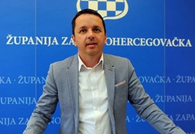 Sin ministra primao stipendiju kao socijalni slučaj, otac tvrdi da ništa nije znao
