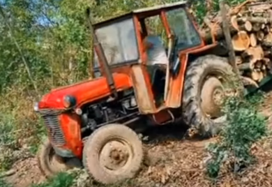 NESREĆA KOD ŽIVINICA: Poginuo muškarac u padu sa traktora