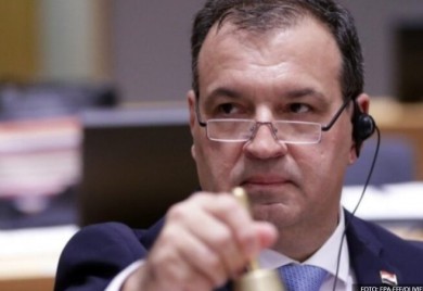 Zbog korupcije “pao” i poznati ljekar: Hrvatska policija uhapsila ministra zdravlja