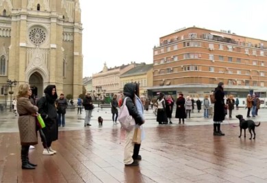 Sve stalo na 14 minuta: Opozicija i građani pozvali na odgovornost za nesreću u Novom Sadu