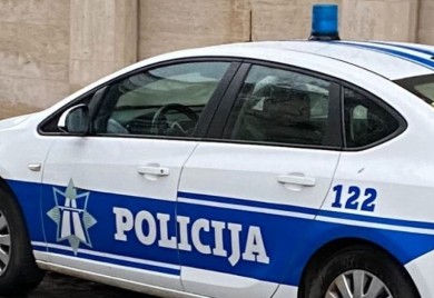 Dvanaestogodišnjak pucao iz vazdušne puške, ranio mlađeg brata