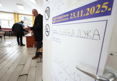 Hasanović preuzima potpis za 600.000 KM CIK-u za ponovljene izbore