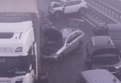 Karambol na auto-putu u Srbiji: Učestvovalo devet auta i kamion (VIDEO)
