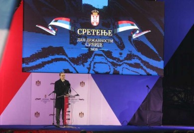 Vučić iz Sremske Mitrovice poslao 6 KLJUČNIH POLITIČKIH PORUKA: Šta je rekao o obojenoj revoluciji u Srbiji i kakvu poruku je poslao studentima