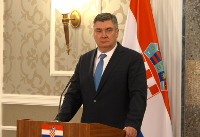 "U krdu i smrdi" Milanović najavio povlačenje iz politike