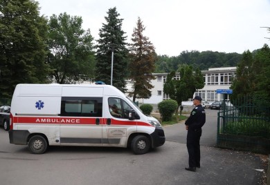 Ocu učenika koji je ranio nastavnika u Lukavcu jednomjesečni pritvor