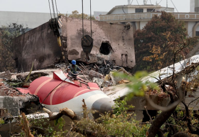Otkrivena crna kutija koja ukazuje na uzrok avionske nesreće u Indiji: Šta je dovelo do pada?
