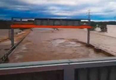 Auto-put u Beču pod vodom (VIDEO)