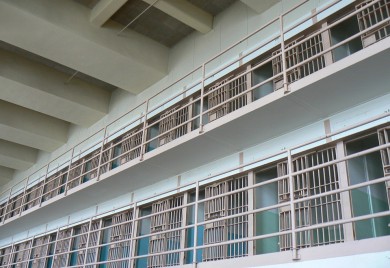 ŠIROKI BRIJEG: Zatvorski čuvar se predao policiji